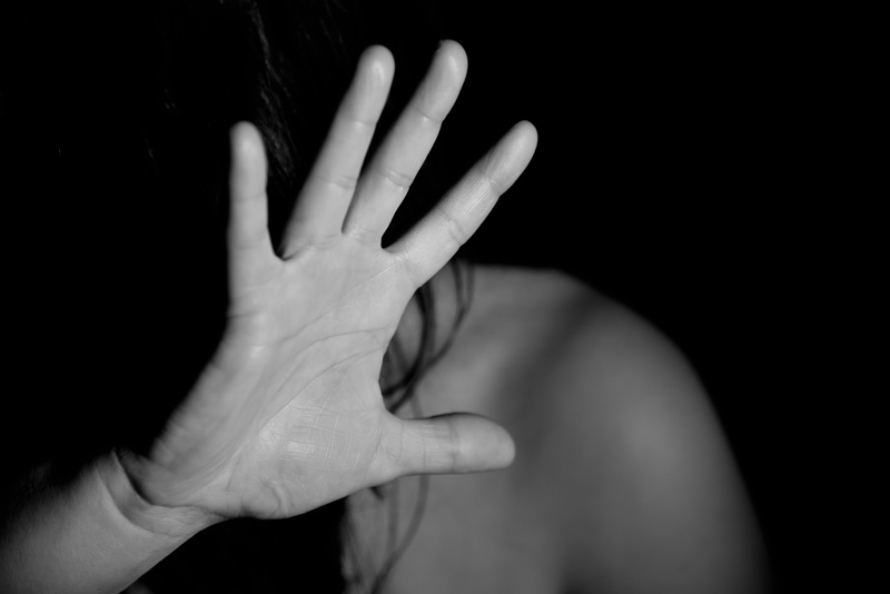 „Missglückter Flirt“ – Wie Sprache Gewalt an Frauen verharmlost