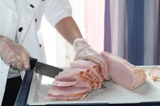 Das „Ausschlachten“ ausländischer Arbeiterinnen und Arbeiter in Europas Fleischindustrie