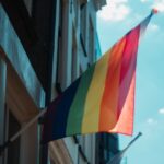 Unsichtbar gefährdet: Die systematische Ausbeutung von LGBTIQ+-Personen